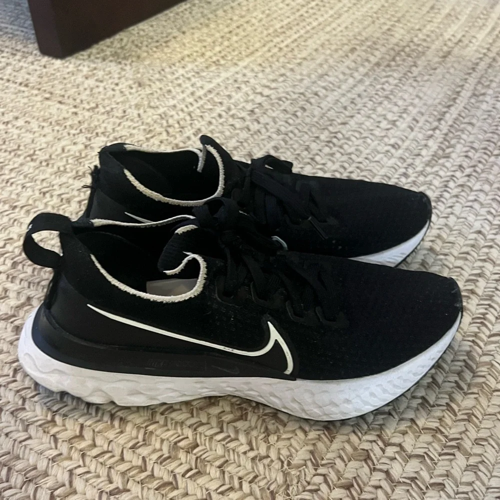 Nike React Infinity Run Sneakers in Black and White - Picture 6 of 6